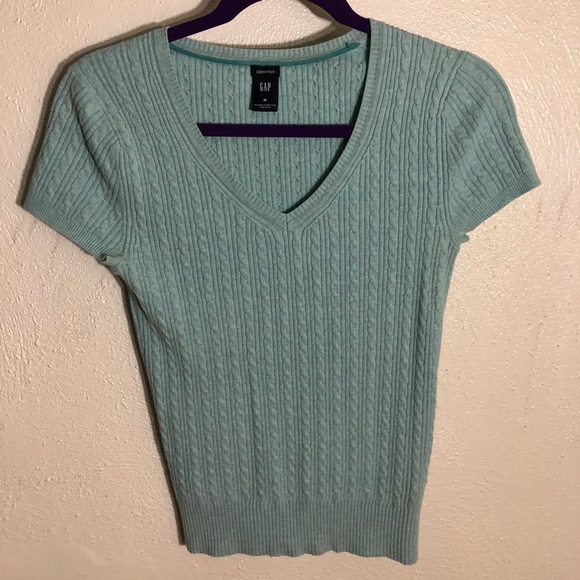 GAP Tops - **❣️SOLD❣️**🔥$6 WITH ANY PURCHASE 🔥BUNDLE🔥